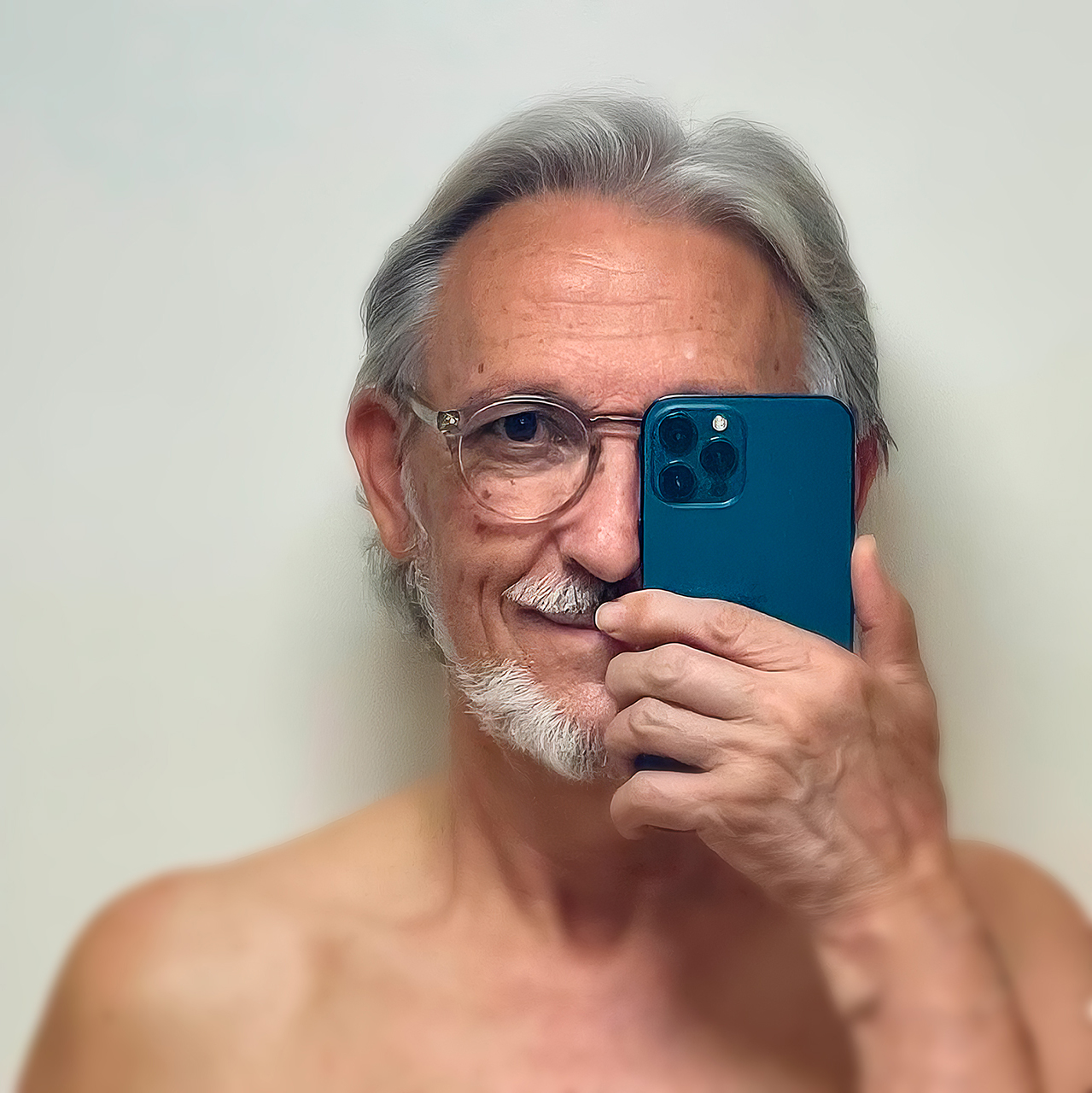 Lluis-Karazo. NU DAVANT L'OBJECTIU