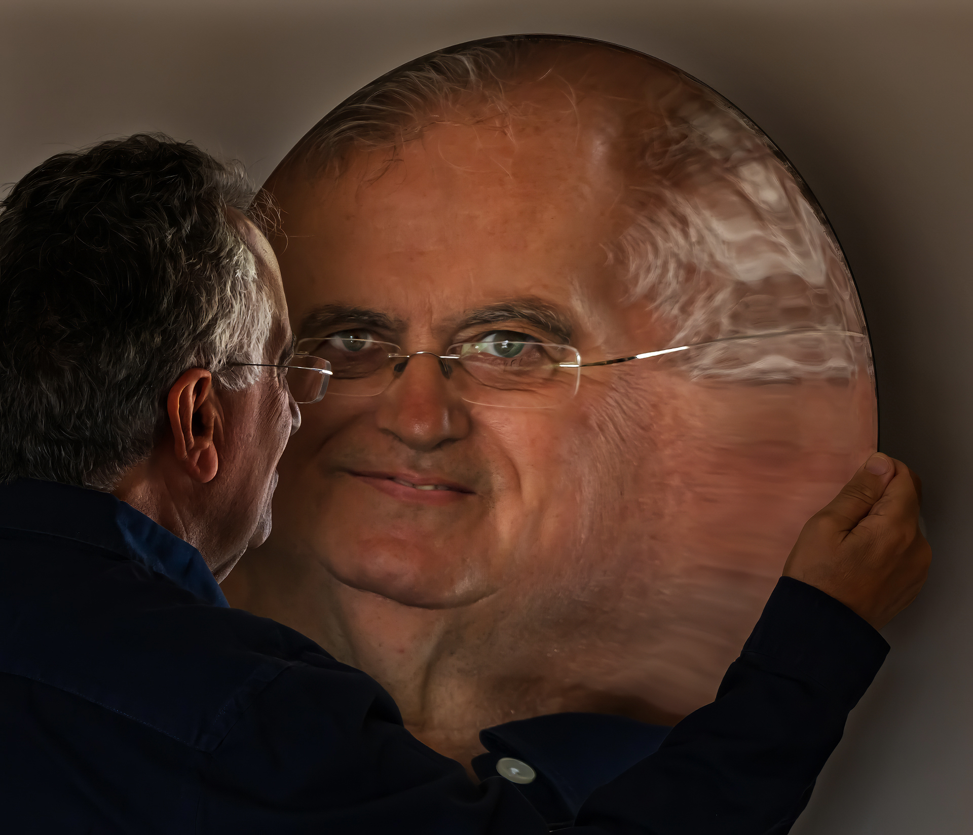 Miquel Calvet. DINS DEL MIRALL CONCAU