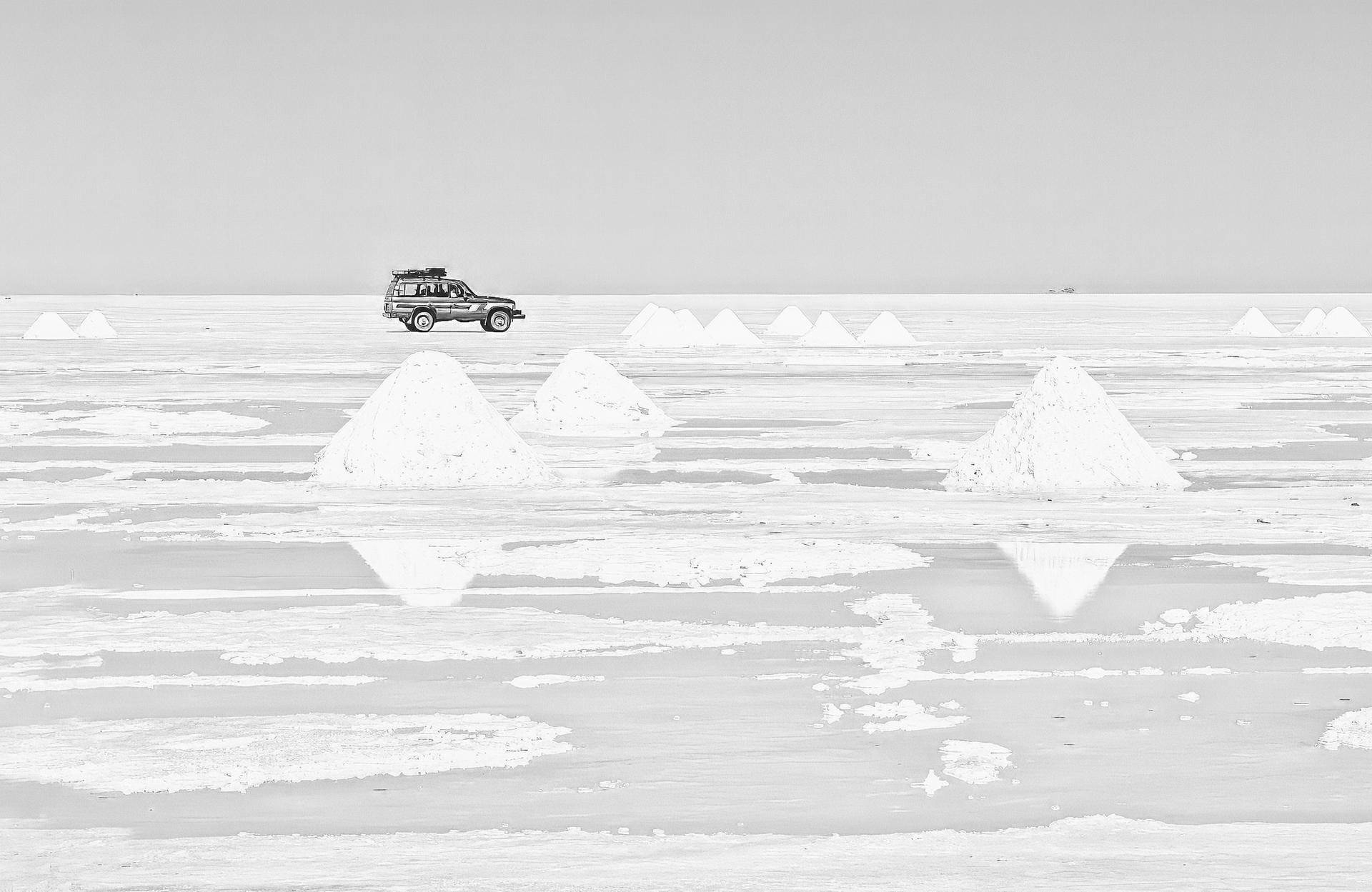 Miquel Calvet. CREUANT EL SALAR DE UYUNI. BOLIVIA
