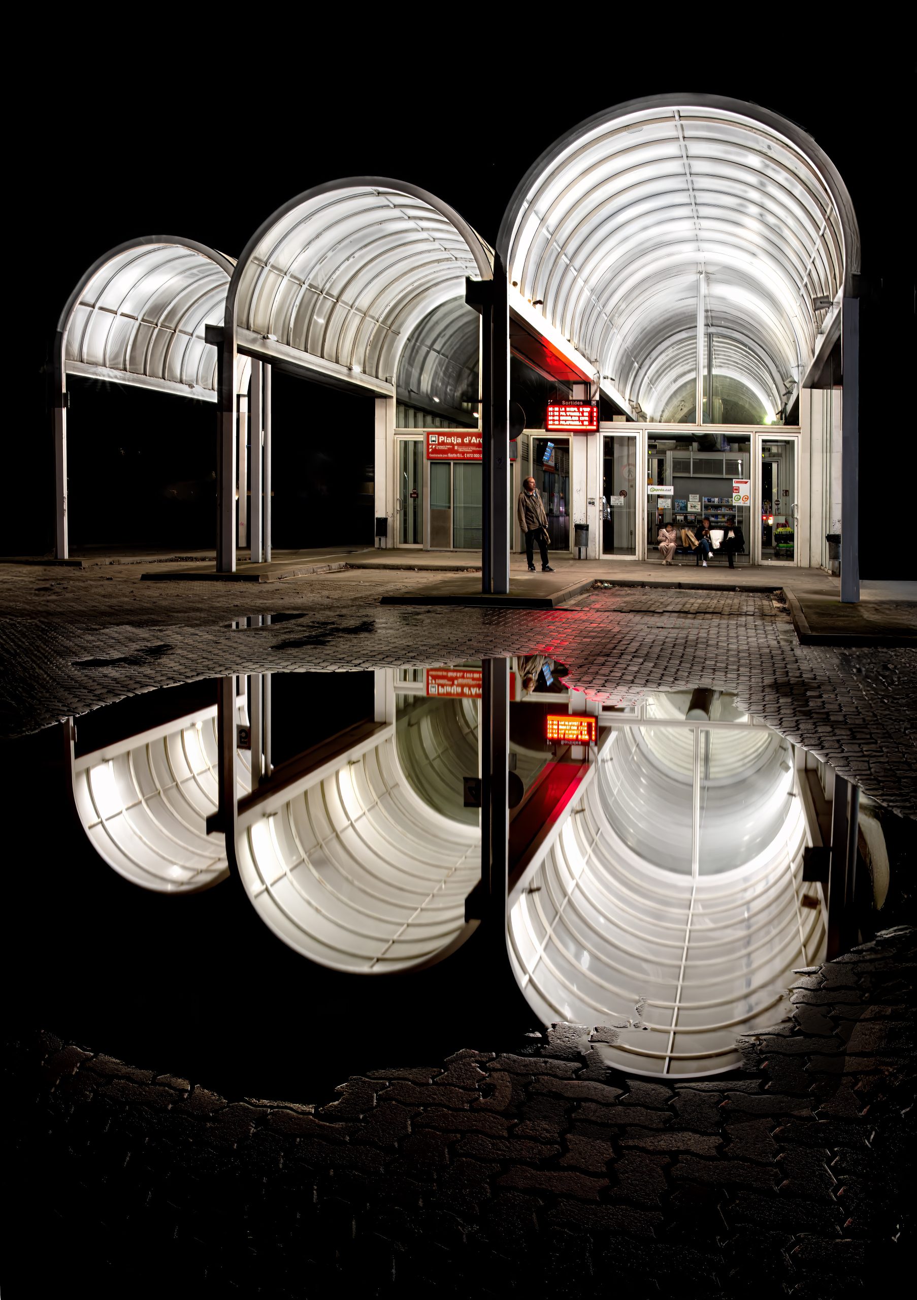 Miquel Calvet. L'ESTACIÓ D'AUTOBUSOS